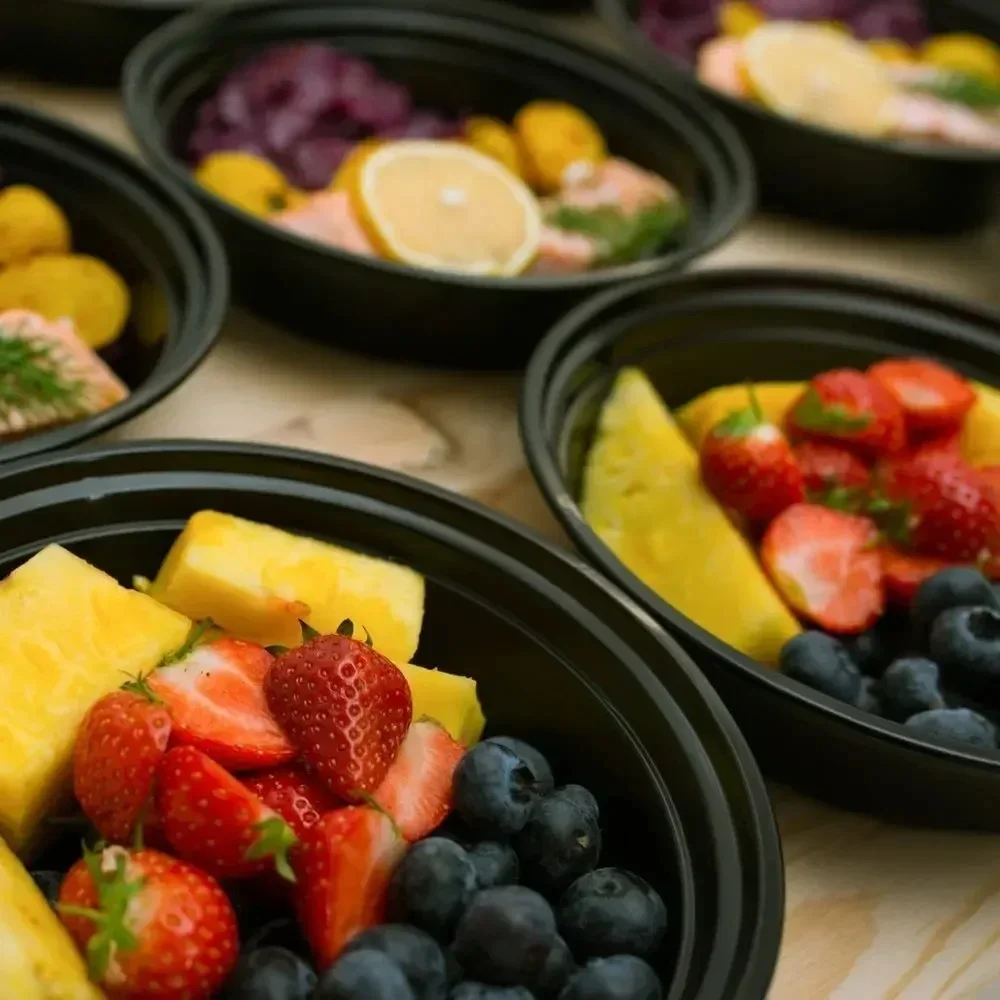 حاويات طعام بلاستيكية بأغطية ، - مراجعة Meal Prep Kits وسعره